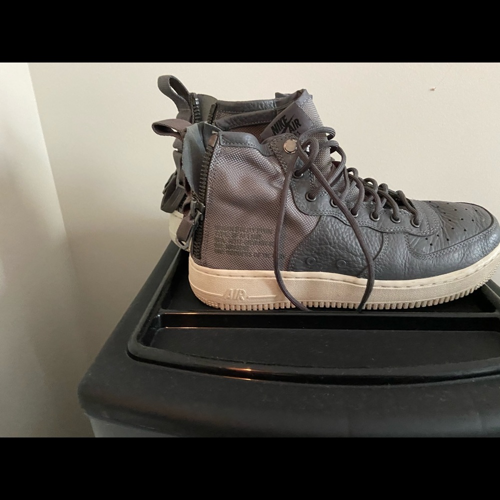 Airforce 1 - Picture 3 of 3